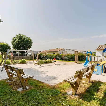 05 - Le Cygne - Village Сasa de vacaciones *